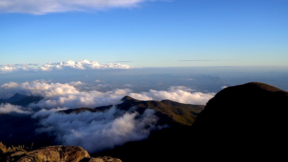 Vista do alto do Pico da Bandeira， na região do Caparaó， no Espírito Santo — Foto: Reprodução/ TV Gazeta