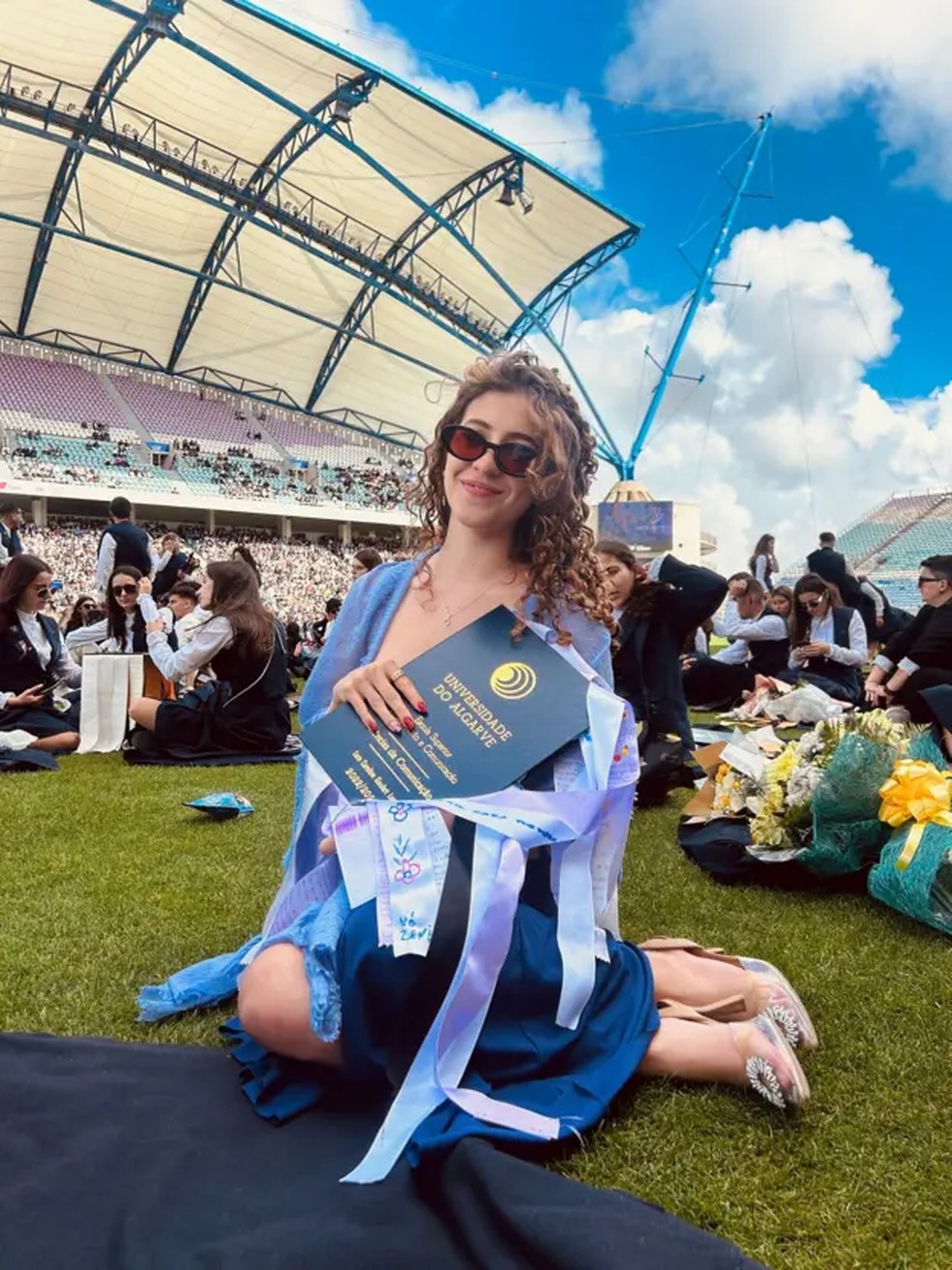 "Meus amigos e colegas de faculdade portugueses sabem mais sobre as celebridades brasileiras do que eu"， diz a brasileira Lara， de 21 anos — Foto: ARQUIVO PESSOAL