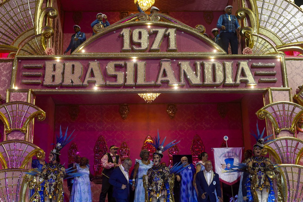 Desfile da Rosas de Ouro — Foto: Miguel SCHINCARIOL / AFP