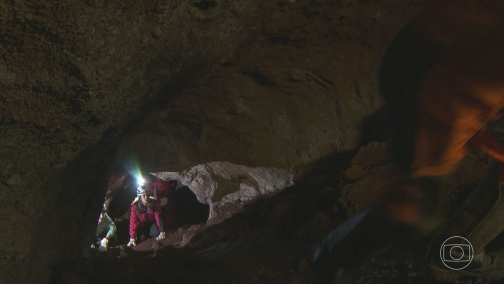 A paleotoca do Gandarela tem 340 metros de extensão - é a maior já encontrada em Minas Gerais. — Foto: Reprodução/ Jornal Nacional